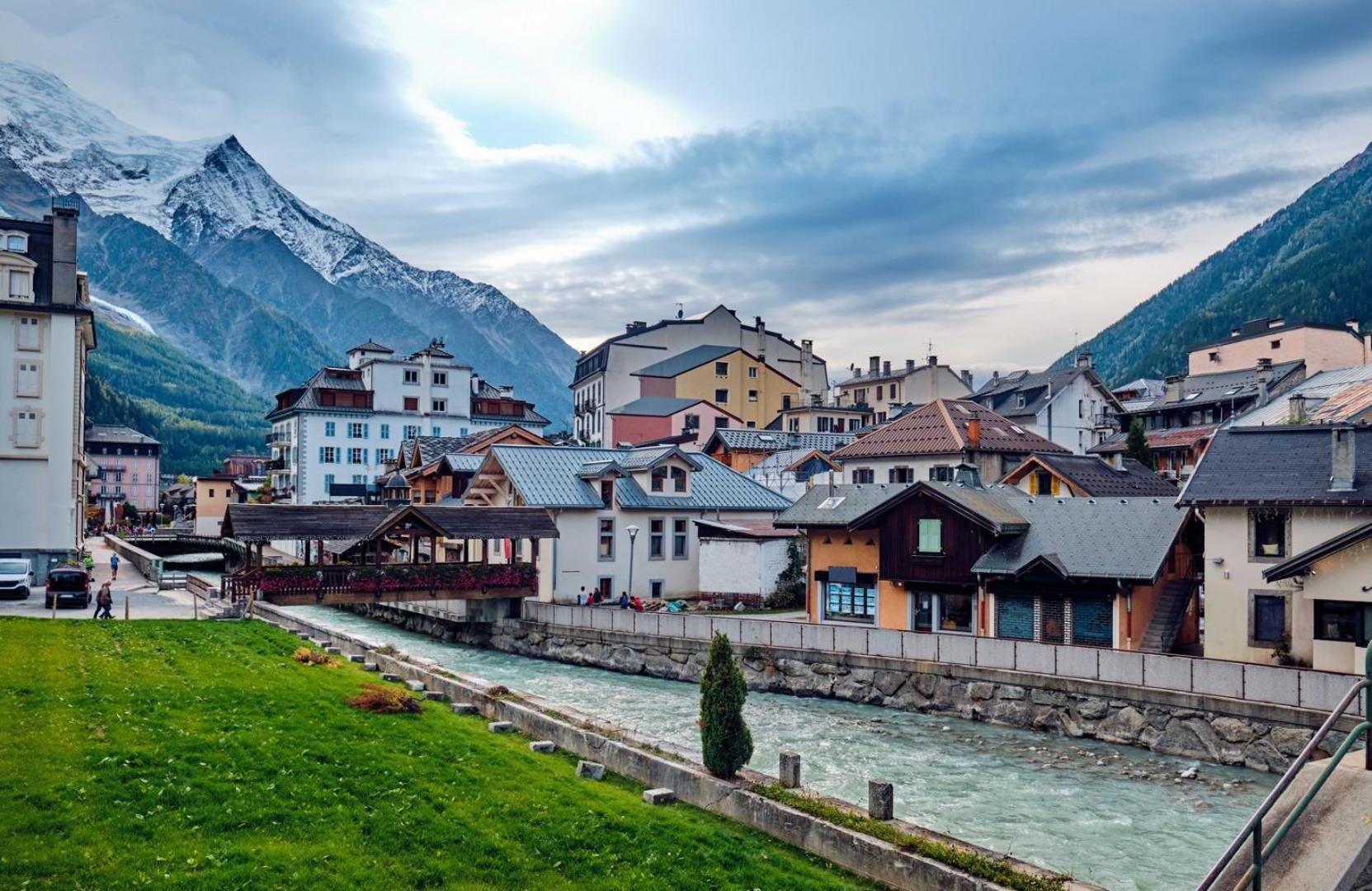 Apartment Maisonnee - A Charming Chamonix Haven Buitenkant foto